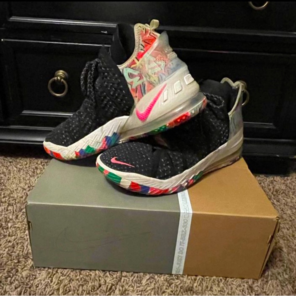 Lebron XVIII high top basketball tennis shoes